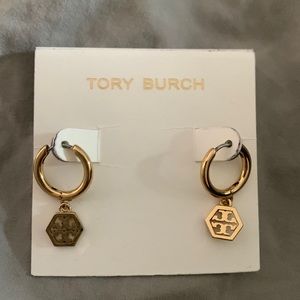 New Tory Burch Gold Hex Logo Huggie Hoops